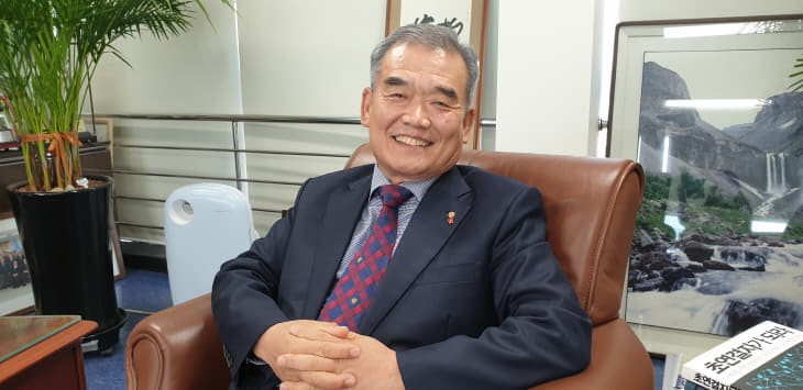 [한성일이 만난 사람]대전아너소사이어티 유재욱 충정포럼 전 회장(오성철강 회장) 관련 언론자료 사진