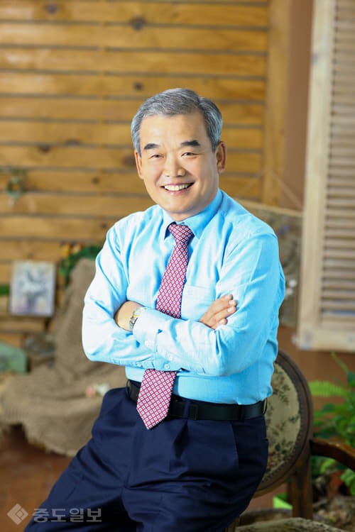 [한성일이 만난 사람]대전아너소사이어티 유재욱 충정포럼 전 회장(오성철강 회장) 관련 언론자료 사진