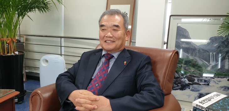 [한성일이 만난 사람]대전아너소사이어티 유재욱 충정포럼 전 회장(오성철강 회장) 관련 언론자료 사진