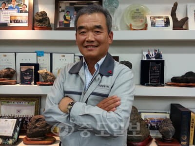 [한성일이 만난 사람]대전아너소사이어티 유재욱 충정포럼 전 회장(오성철강 회장) 관련 언론자료 사진