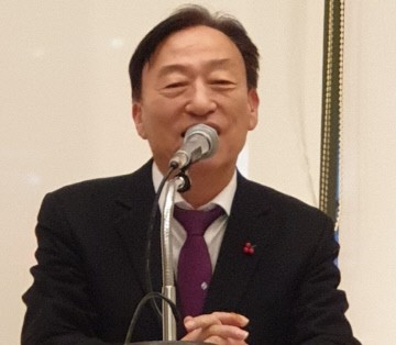 충정포럼 이웃돕기 성금 전달 관련 언론자료 사진
