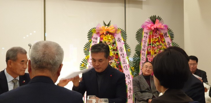 충정포럼 이웃돕기 성금 전달 관련 언론자료 사진